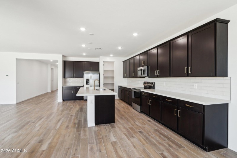 10-web-or-mls-W Cheryl Dr-1405-010