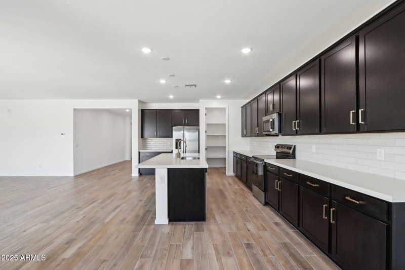 11-web-or-mls-W Cheryl Dr-1405-011