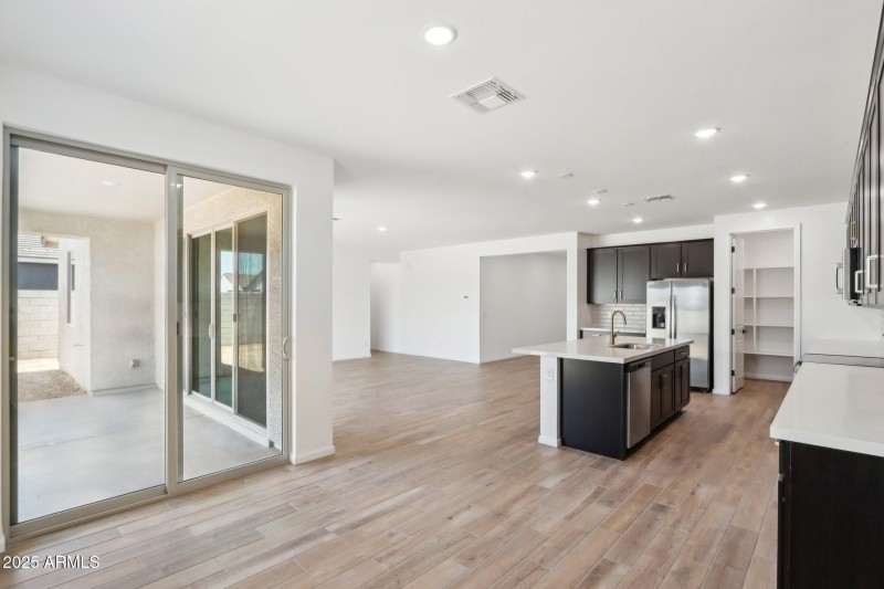 13-web-or-mls-W Cheryl Dr-1405-013