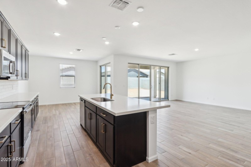 14-web-or-mls-W Cheryl Dr-1405-014