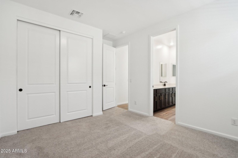 24-web-or-mls-W Cheryl Dr-1405-024