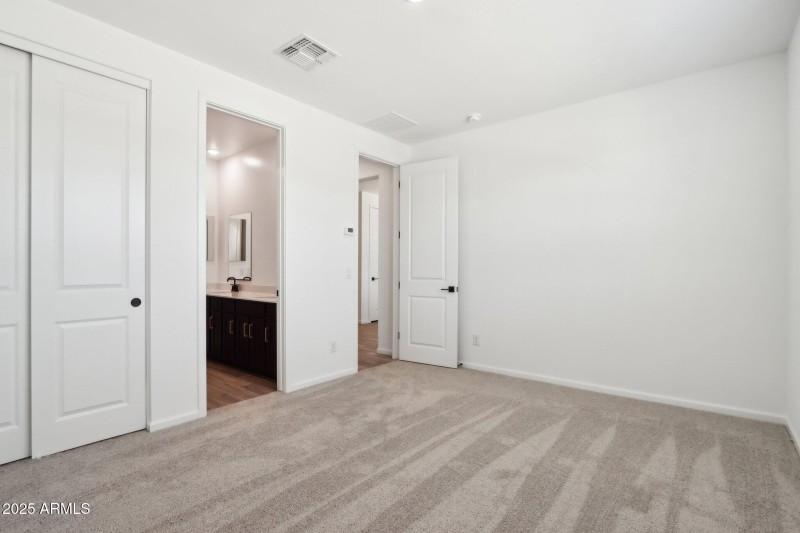 26-web-or-mls-W Cheryl Dr-1405-026