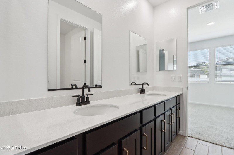 29-web-or-mls-W Cheryl Dr-1405-029