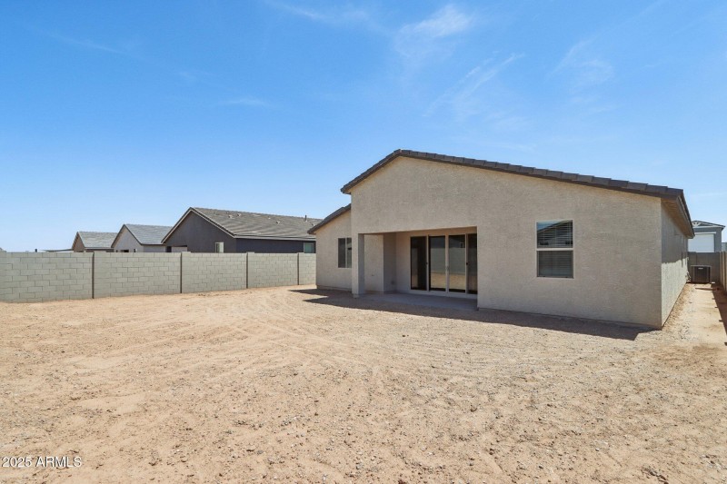 37-web-or-mls-W Cheryl Dr-1405-037