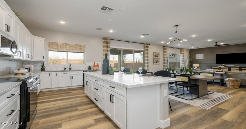 camelback-floor-plan-kitchen-island-slid