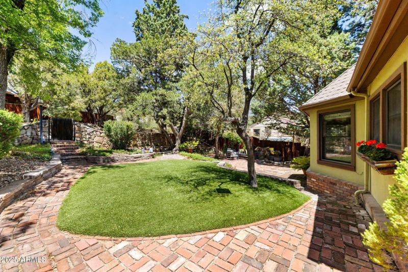 Syn-Lawn in Front Yard