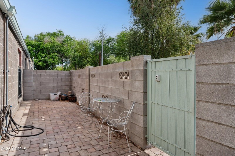 Private rear yard/patio