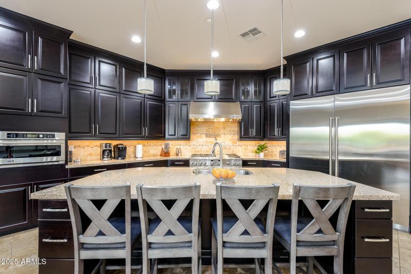 Eat-in Island Kitchen