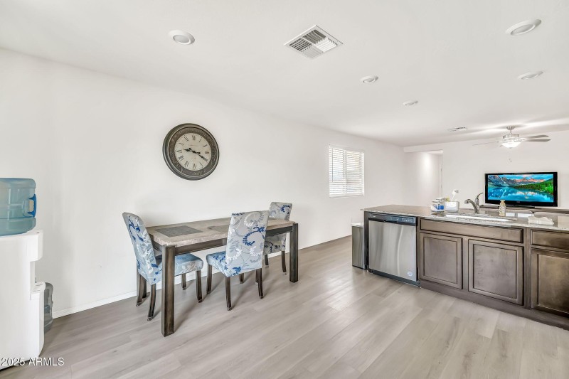 Dining Area & Kitchen