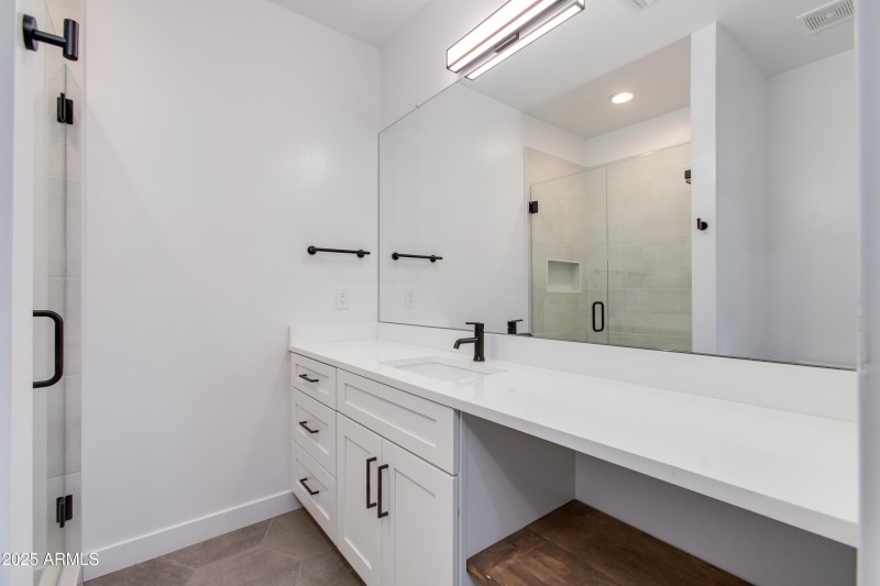 Bath 2 Ensuite