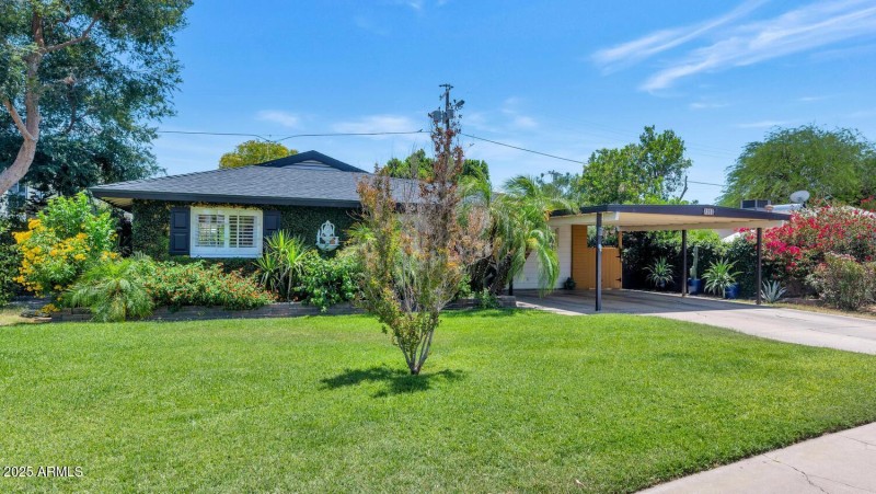 3351 N 6th Ave-large-002-002-3351 N 6th