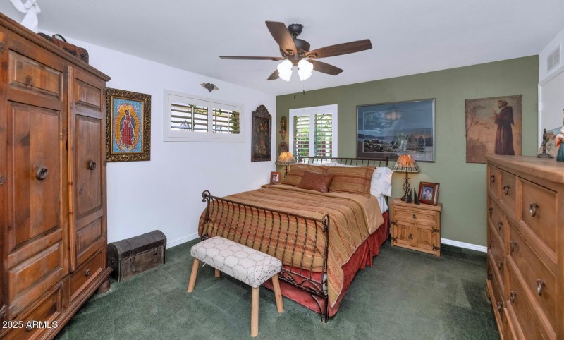 3351 N 6th Ave-large-012-025-3351 N 6th
