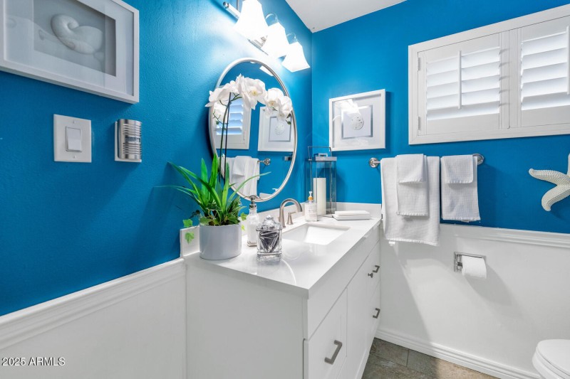 3351 N 6th Ave-large-017-027-3351 N 6th