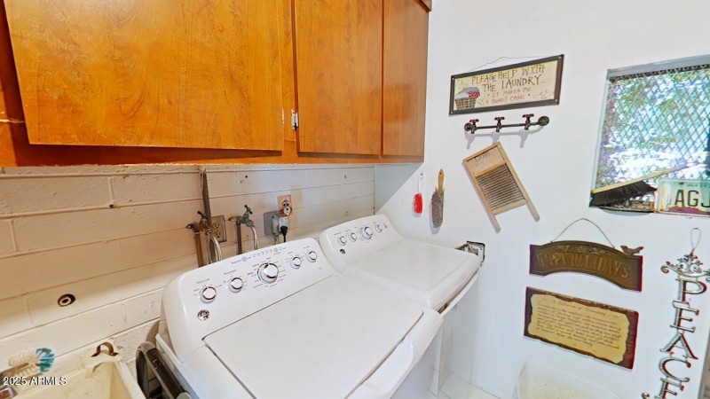 3351 N 6th Ave-large-029-001-3351 N 6th