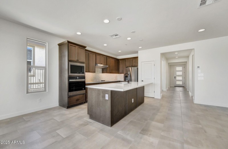 11) KITCHEN