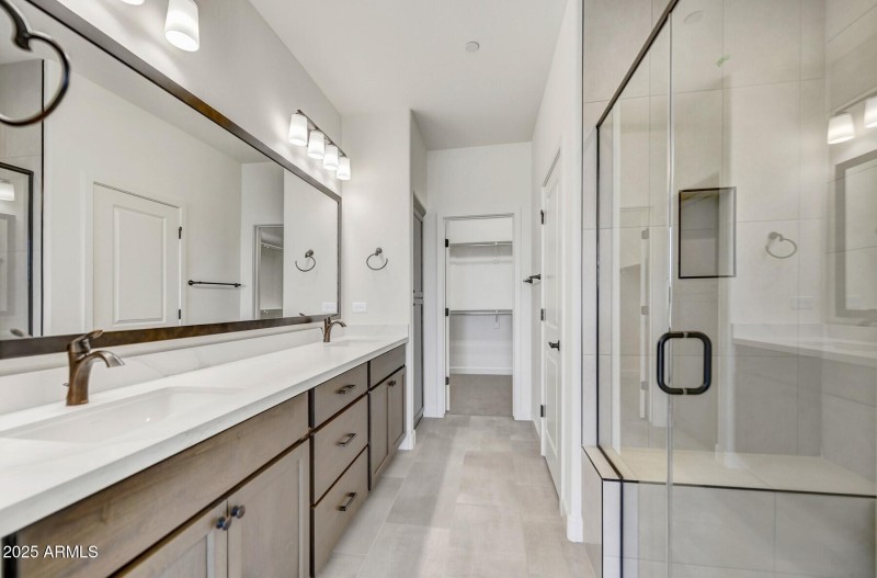 19) PRIMARY BATH