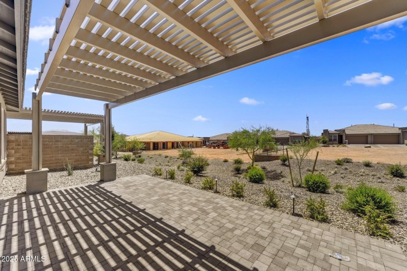25) PATIO VIEW