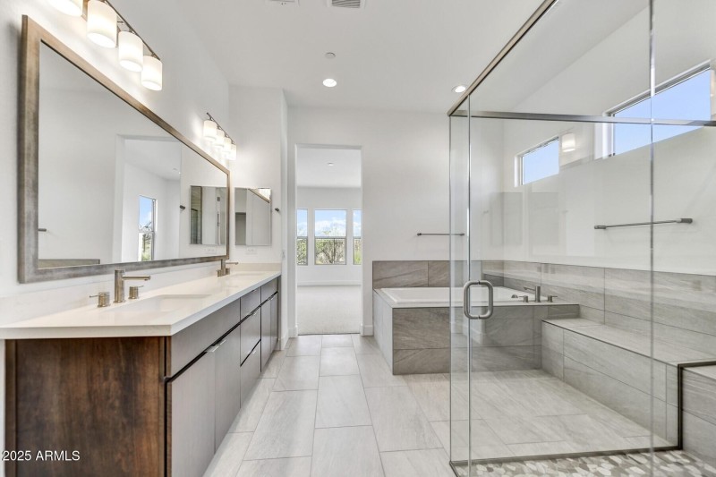16) PRIMARY BATH