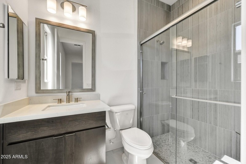 22) GUEST BATH