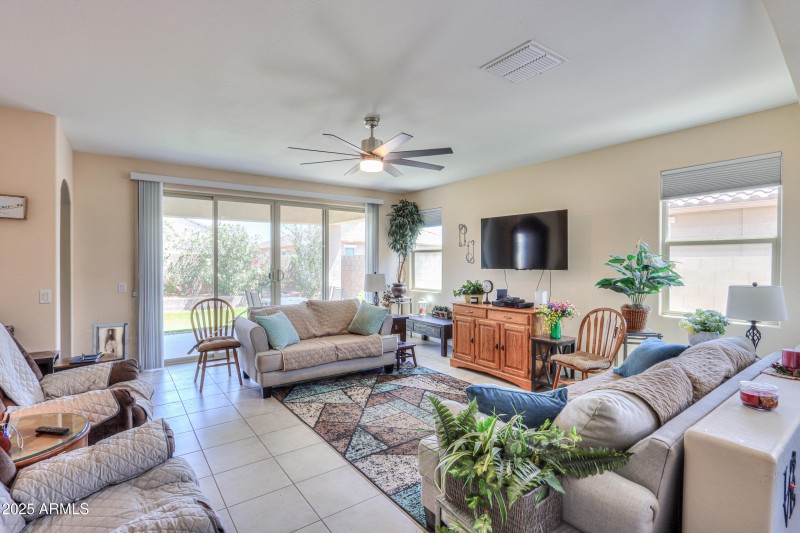 GREAT ROOM W/EXTRA LARGE SLIDING DOORS