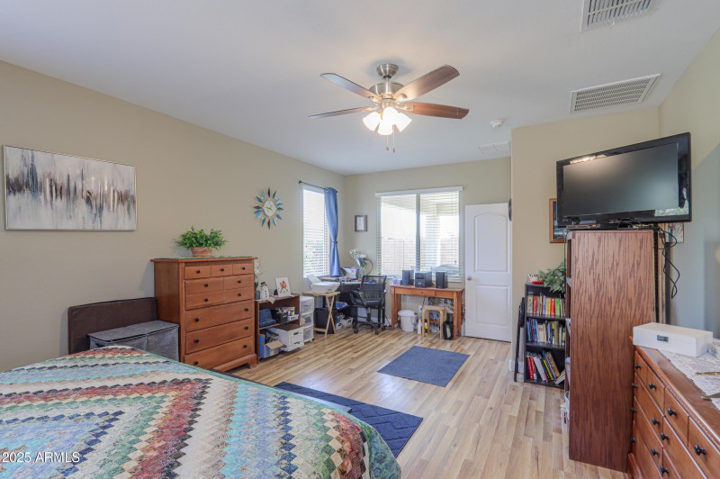 ROOM FOR DESK AREA/CRAFT AREA