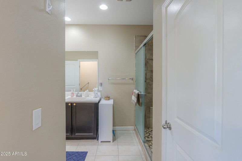 MASTER BATH ENTRY