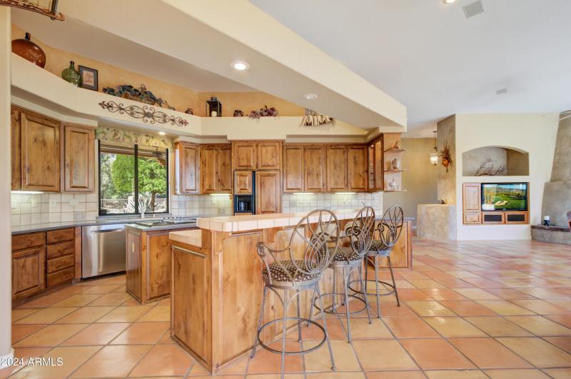 014_Breakfast Bar Seating