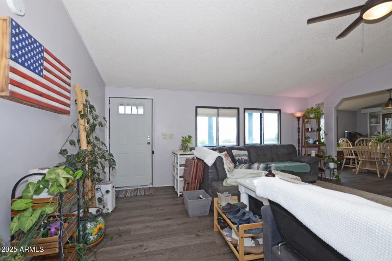 08 Livingroom 1