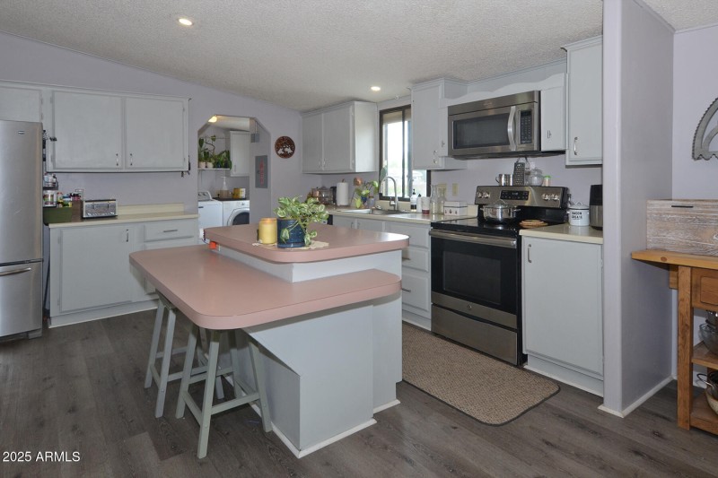 09 Kitchen 1
