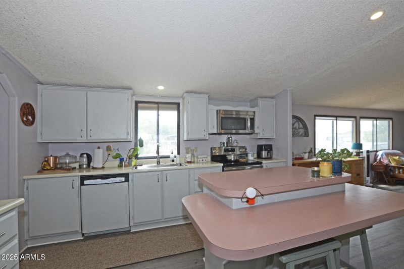 09 Kitchen 3