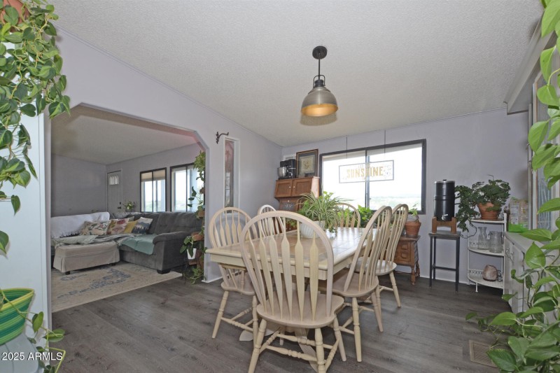 11 Diningroom 1