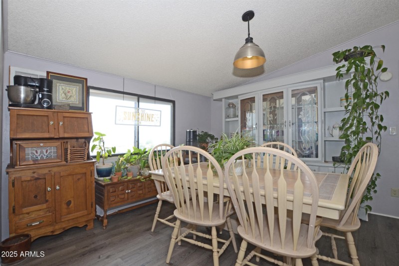 11 Diningroom 2