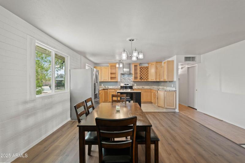 05-5802 N 61st Dr-5