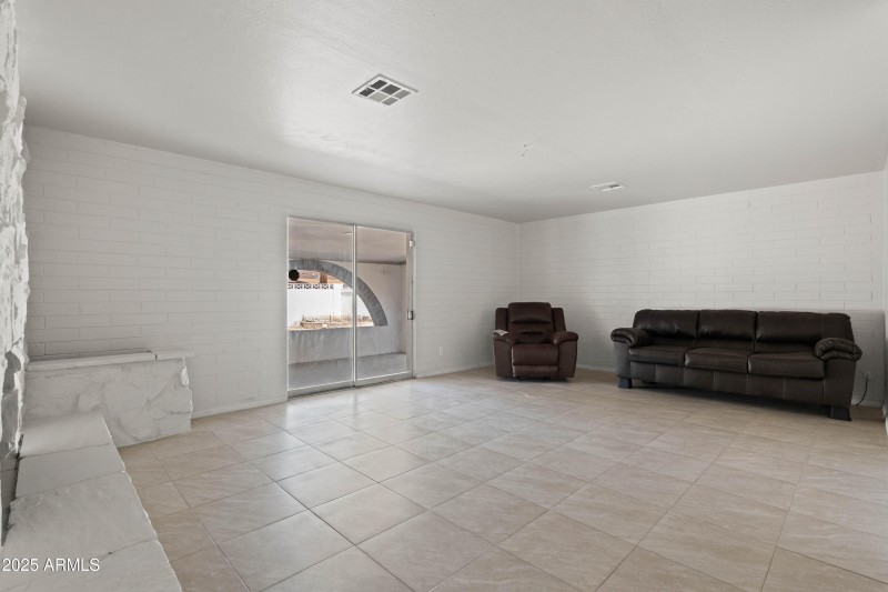 13-5802 N 61st Dr-13