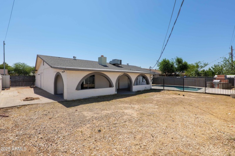 25-5802 N 61st Dr-25