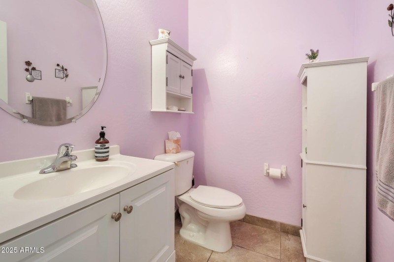 Dowstairs guest bathroom