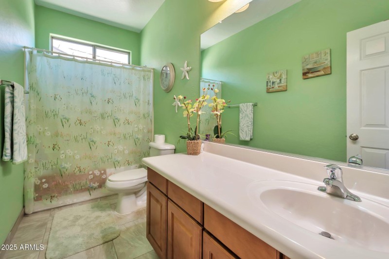 Upstairs full bathroom