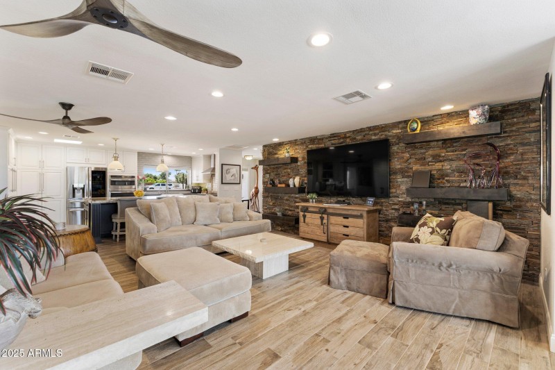 Open and Airy Greatroom