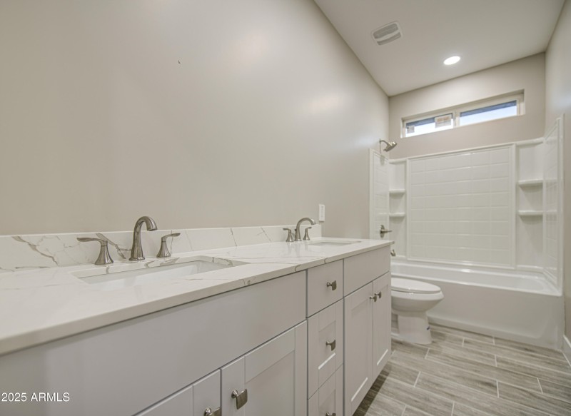 Bathroom 2-pic 2