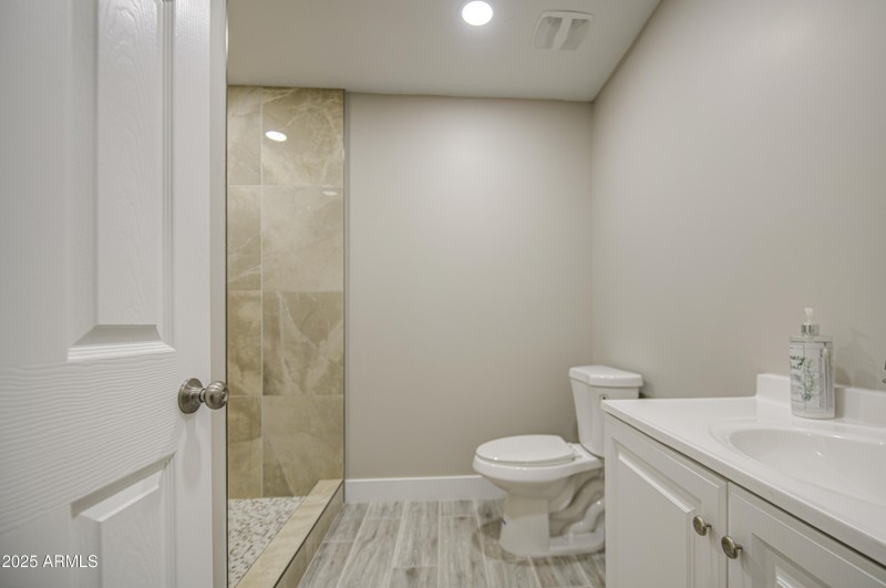 Bathroom 3-pic 1