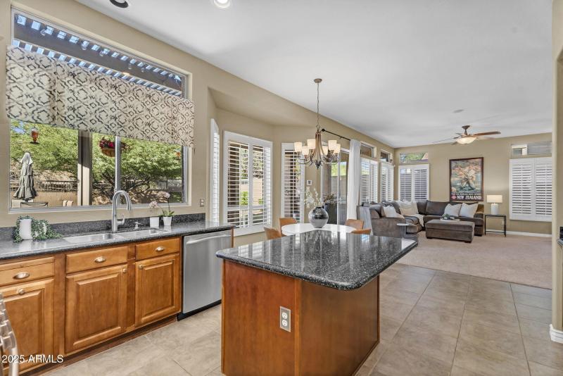 011_15-web-or-mls-10_415