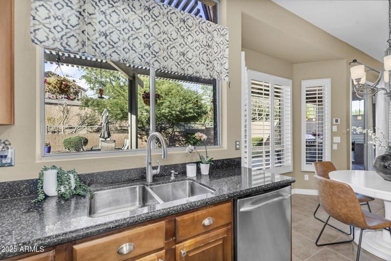 013_18-web-or-mls-9_699