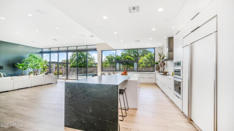 7417 E Paradise Dr - 1