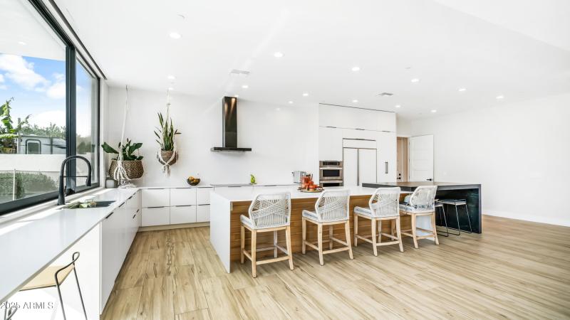 7417 E Paradise Dr - 6