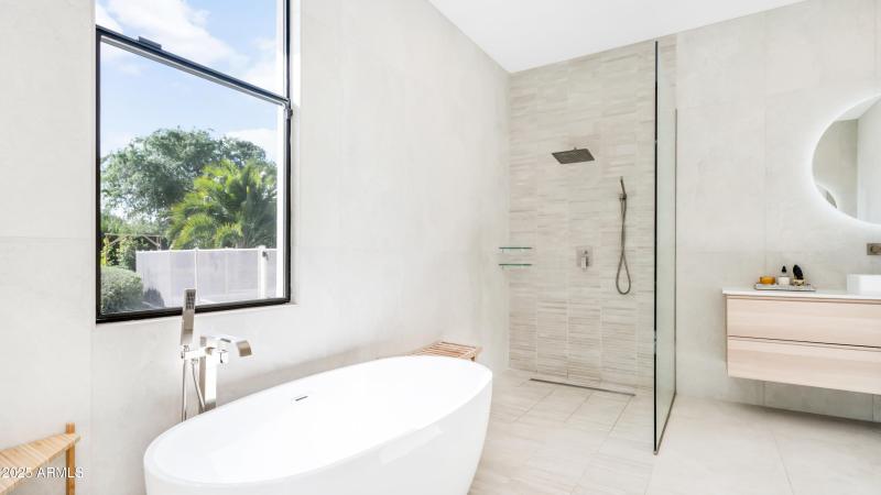 7417 E Paradise Dr - 34