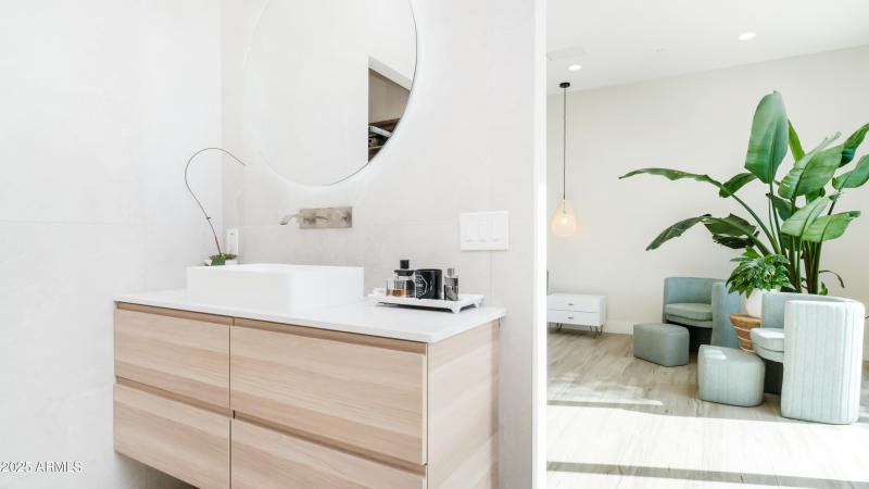 7417 E Paradise Dr - 36