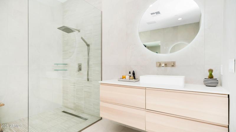 7417 E Paradise Dr - 37