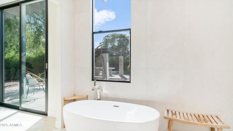 7417 E Paradise Dr - 40