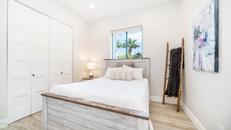 7417 E Paradise Dr - 41