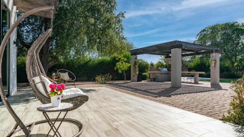 7417 E Paradise Dr Exterior Photos-5